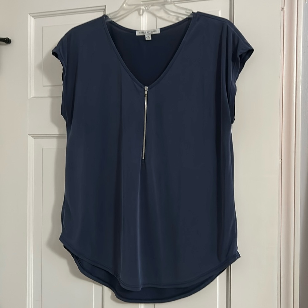 Women’s size medium top, gently worn, great condition, dark blue